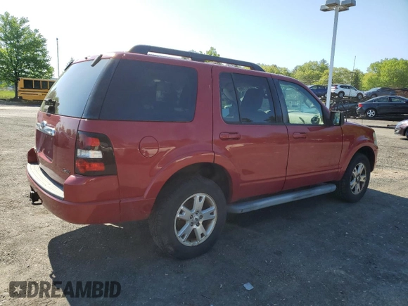 2010 Ford Explorer XLT z VIN 1FMEU7DEXAUA30671, wystawiony jako Copart lot #56351165 z przebiegiem 139 434 mil mil oraz Szkoda całkowita • Salvage title. Historia ofert i sprzedaży dostępna na DreamBid. Obrazek 3.