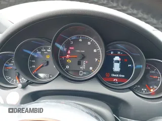 2016 Porsche Cayenne z VIN WP1AA2A29GLA00762, wystawiony jako IAAI lot #41963152 z przebiegiem 60 503 mil mil oraz . Historia ofert i sprzedaży dostępna na DreamBid. Obrazek 7.