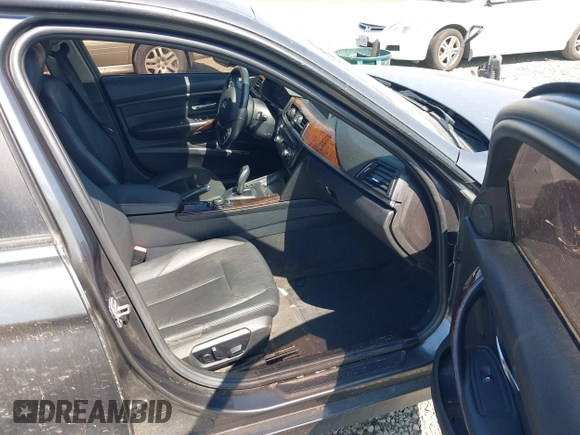 2014 BMW 3 Series 328i z VIN WBA3C1C58EK107050, wystawiony jako IAAI lot #42141433 z przebiegiem Nie podano mil oraz . Historia ofert i sprzedaży dostępna na DreamBid. Obrazek 5.