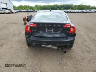 2018 Volvo S60 Dynamic z VIN YV126MFL8J2456490, wystawiony jako Copart lot #56557475 z przebiegiem 70 224 mil mil oraz Szkoda całkowita • Salvage title. Historia ofert i sprzedaży dostępna na DreamBid. Obrazek 6.