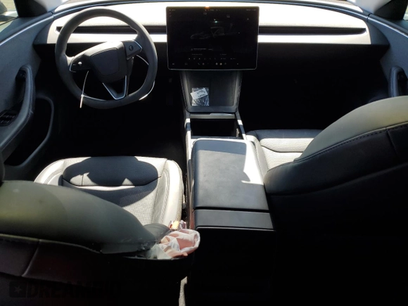 2024 Tesla Model 3 z VIN 5YJ3E1EA9RF820808, wystawiony jako Copart lot #51255605 z przebiegiem 12 216 mil mil oraz Szkody całkowita. Historia ofert i sprzedaży dostępna na DreamBid. Obrazek 8.