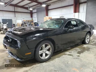 2014 Dodge Challenger R/T z VIN 2C3CDYBT1EH195041, wystawiony jako Copart lot #52693425 z przebiegiem 75 600 mil mil oraz Szkody całkowita. Historia ofert i sprzedaży dostępna na DreamBid. Obrazek 1.