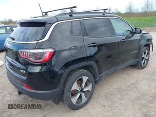 2020 Jeep Compass Latitude с VIN 3C4NJDBBXLT256632, выставлен на аукционе IAAI как лот 42155530 с пробегом 71 888 миль миль и . История ставок и продаж доступна на DreamBid. Изображение 4.