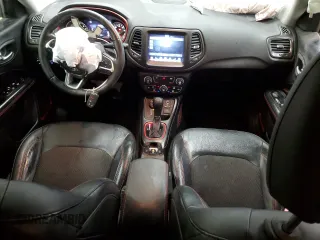 2018 Jeep Compass Trailhawk z VIN 3C4NJDDBXJT342632, wystawiony jako Copart lot #57302595 z przebiegiem 84 160 mil mil oraz Czysty tytuł • Clean title. Historia ofert i sprzedaży dostępna na DreamBid. Obrazek 8.