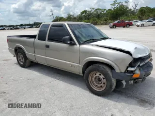 2001 Chevrolet S-10 LS with VIN 1GCCS19501K161711, listed as a Copart auction lot 69630884 with 318,975 mi miles and Salvage Title. Bid and sale history available at DreamBid. Image 4.