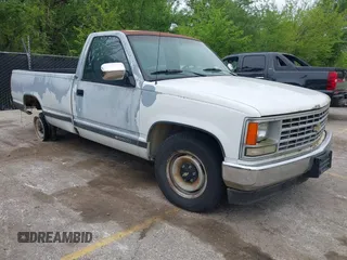 1991 Chevrolet Silverado 2500 z VIN 1GCFC24K0MZ179702, wystawiony jako IAAI lot #42152193 z przebiegiem 173 268 mil mil oraz . Historia ofert i sprzedaży dostępna na DreamBid. Obrazek 1.