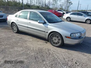 2000 Volvo S80 with VIN YV1TS90D4Y1126795, listed as a IAAI auction lot 41702262 with 116,955 mi miles. Bid and sale history available at carsss.com. Image 1.