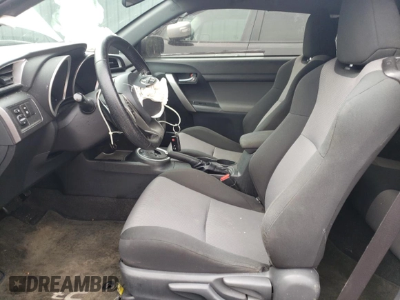 2016 Scion tC z VIN JTKJF5C77GJ020445, wystawiony jako Copart lot #58359755 z przebiegiem 104 576 mil mil oraz Tytuł czysty. Historia ofert i sprzedaży dostępna na DreamBid. Obrazek 7.
