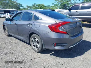 2020 Honda Civic LX z VIN 19XFC2F67LE001375, wystawiony jako IAAI lot #42033879 z przebiegiem 79 941 mil mil oraz . Historia ofert i sprzedaży dostępna na DreamBid. Obrazek 3.