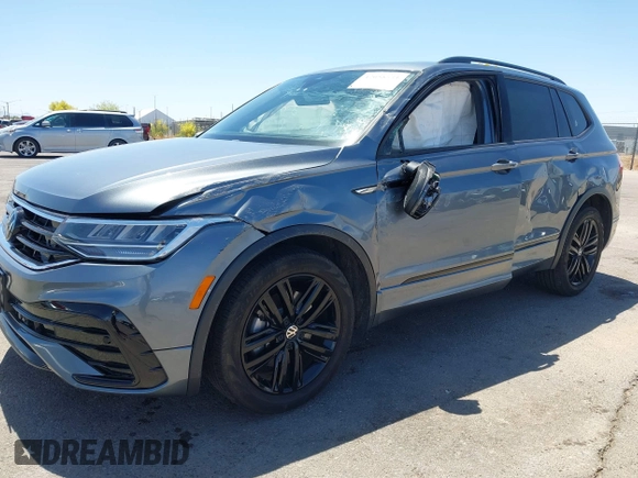 2022 Volkswagen Tiguan SE R-Line Black with VIN 3VV8B7AX4NM154637, listed as a IAAI auction lot 42058531 with 39,597 mi miles and . Bid and sale history available at DreamBid. Image 18.