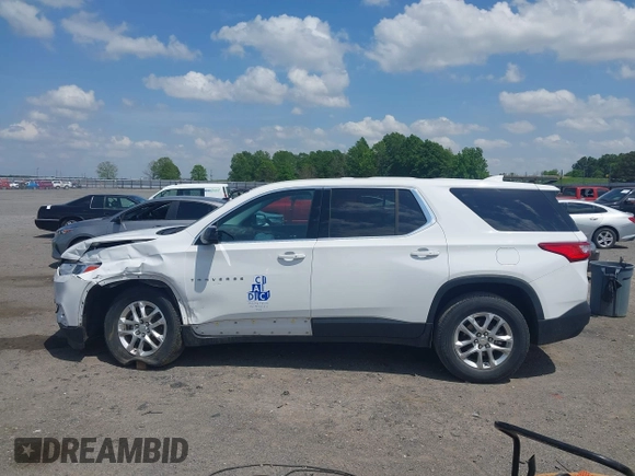 2020 Chevrolet Traverse LS z VIN 1GNERFKW8LJ262886, wystawiony jako IAAI lot #42124771 z przebiegiem 22 357 mil mil oraz . Historia ofert i sprzedaży dostępna na DreamBid. Obrazek 14.