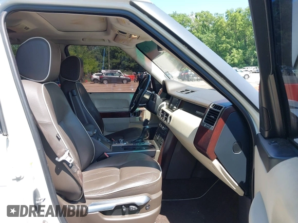 2011 Land Rover Range Rover HSE with VIN SALME1D46BA345416, listed as a IAAI auction lot 42554503 with 191,128 mi miles and . Bid and sale history available at DreamBid. Image 5.