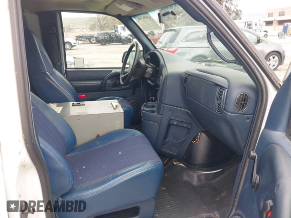 2005 Chevrolet Astro Cargo Van with VIN 1GCDM19X65B125902, listed as a IAAI auction lot 41896346 with 128,598 mi miles. Bid and sale history available at carsss.com. Image 5.