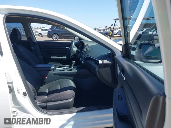 2020 Nissan Altima S z VIN 1N4BL4BV2LC144996, wystawiony jako IAAI lot #42344823 z przebiegiem 94 698 mil mil oraz . Historia ofert i sprzedaży dostępna na DreamBid. Obrazek 5.