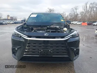 2024 Lexus TX 350 z VIN 5TDAAAB6XRS009811, wystawiony jako IAAI lot #41473196 z przebiegiem 8 781 mil mil oraz . Historia ofert i sprzedaży dostępna na DreamBid. Obrazek 13.
