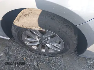 2024 Toyota Sienna LE z VIN 5TDKRKEC0RS203462, wystawiony jako IAAI lot #42240548 z przebiegiem 28 038 mil mil oraz . Historia ofert i sprzedaży dostępna na DreamBid. Obrazek 19.