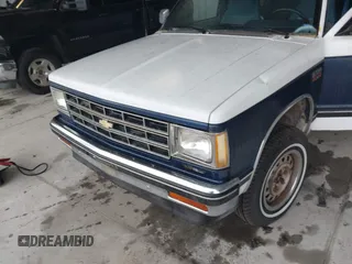 1987 Chevrolet Blazer z VIN 1GNCT18R3H0152807, wystawiony jako IAAI lot #41850727 z przebiegiem 96 276 mil mil oraz . Historia ofert i sprzedaży dostępna na DreamBid. Obrazek 6.