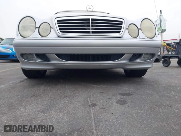 2001 Mercedes-Benz CLK 320 z VIN WDBLK65G81T083711, wystawiony jako IAAI lot #41197334 z przebiegiem 215 544 mil mil oraz . Historia ofert i sprzedaży dostępna na DreamBid. Obrazek 6.
