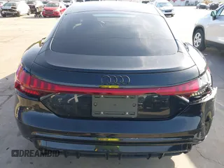 2024 Audi e-tron GT Prestige z VIN WAUEJBFW6R7002606, wystawiony jako IAAI lot #41797047 z przebiegiem 6 184 mil mil oraz . Historia ofert i sprzedaży dostępna na DreamBid. Obrazek 17.