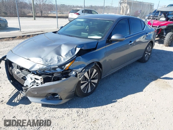 2019 Nissan Altima 2.5 SV with VIN 1N4BL4DV7KC121581, listed as a IAAI auction lot 41695568 with 109,447 mi miles. Bid and sale history available at carsss.com. Image 17.