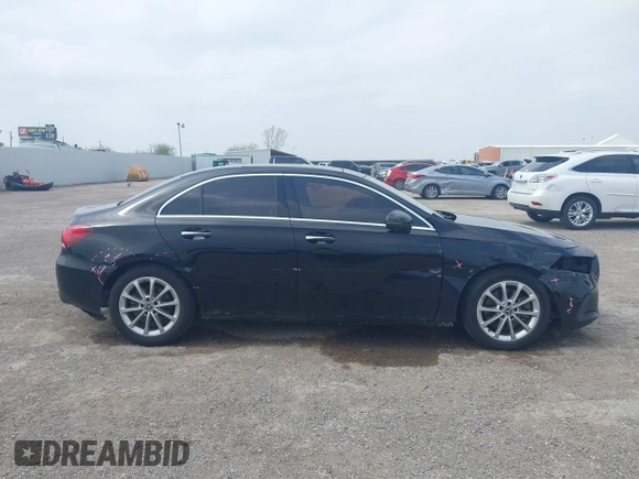 2021 Mercedes-Benz A 220 z VIN W1K3G4EB5MJ285990, wystawiony jako IAAI lot #41924555 z przebiegiem 45 187 mil mil oraz . Historia ofert i sprzedaży dostępna na DreamBid. Obrazek 13.
