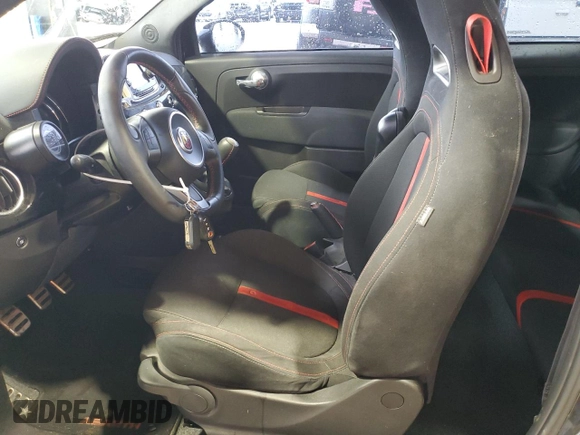 2017 FIAT 500 Abarth z VIN 3C3CFFFHXHT567864, wystawiony jako Copart lot #53871625 z przebiegiem 51 445 mil mil oraz Szkoda całkowita • Salvage title. Historia ofert i sprzedaży dostępna na DreamBid. Obrazek 7.