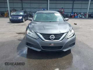 2018 Nissan Altima 2.5 SR with VIN 1N4AL3APXJC138949, listed as a IAAI auction lot 42129229 with 189,188 mi miles. Bid and sale history available at carsss.com. Image 12.
