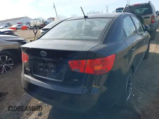 2011 Kia Forte EX z VIN KNAFU4A21B5454279, wystawiony jako IAAI lot #41855102 z przebiegiem 135 173 mil mil oraz . Historia ofert i sprzedaży dostępna na DreamBid. Obrazek 4.