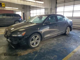 2015 Volkswagen Passat SEL Premium z VIN 1VWCS7A31FC123156, wystawiony jako Copart lot #88846085 z przebiegiem 168 806 mil mil oraz Czysty tytuł • Clean title. Historia ofert i sprzedaży dostępna na DreamBid. Obrazek 1.