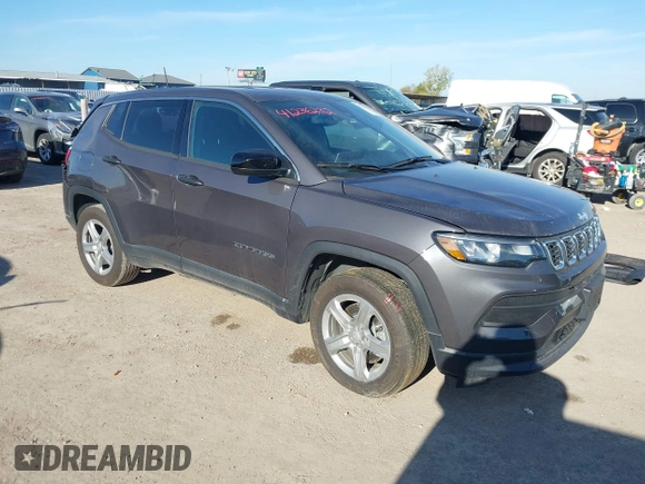 2024 Jeep Compass Sport z VIN 3C4NJDANXRT121722, wystawiony jako IAAI lot #41236232 z przebiegiem 8 702 mil mil oraz . Historia ofert i sprzedaży dostępna na DreamBid. Obrazek 1.