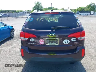 2015 Kia Sorento LX z VIN 5XYKTCA60FG638823, wystawiony jako IAAI lot #42277546 z przebiegiem 147 444 mil mil oraz . Historia ofert i sprzedaży dostępna na DreamBid. Obrazek 16.