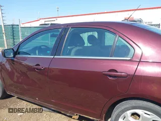 2011 Ford Fusion SE with VIN 3FAHP0HA5BR320130, listed as a IAAI auction lot 42103321 with 191,178 mi miles. Bid and sale history available at carsss.com. Image 14.