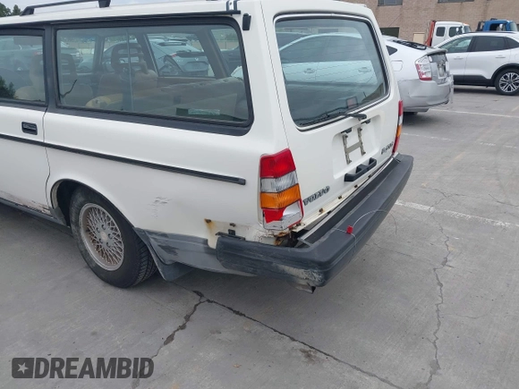 1991 Volvo 240 с VIN YV1AA885XM1897225, выставлен на аукционе IAAI как лот 42018402 с пробегом 158 448 миль миль и . История ставок и продаж доступна на DreamBid. Изображение 18.
