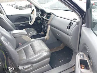 2006 Honda Pilot EX-L with VIN 5FNYF28546B000400, listed as a IAAI auction lot 41530610 with 284,633 mi miles. Bid and sale history available at carsss.com. Image 5.