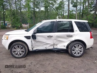 2009 Land Rover LR2 HSE z VIN SALFT24N09H146327, wystawiony jako IAAI lot #42470153 z przebiegiem 152 507 mil mil oraz . Historia ofert i sprzedaży dostępna na DreamBid. Obrazek 13.