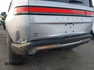 2025 Rivian R1S Adventure z VIN 7PDSGBBA2SN058678, wystawiony jako IAAI lot #41429201 z przebiegiem 2 322 mil mil oraz . Historia ofert i sprzedaży dostępna na DreamBid. Obrazek 6.