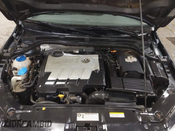 2014 Volkswagen Jetta TDI w/Premium with VIN 3VWLL7AJ4EM425825, listed as a IAAI auction lot 41519621 with 154,486 mi miles and . Bid and sale history available at DreamBid. Image 10.
