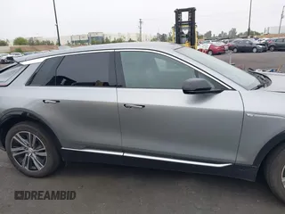 2024 Cadillac LYRIQ Luxury z VIN 1GYKPPRK1RZ109216, wystawiony jako IAAI lot #42180416 z przebiegiem 13 470 mil mil oraz . Historia ofert i sprzedaży dostępna na DreamBid. Obrazek 14.