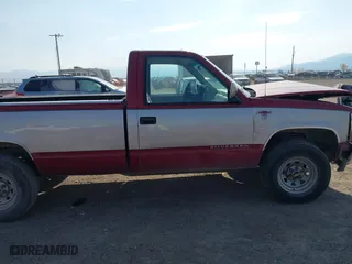 1992 Chevrolet C/K 1500 with VIN 1GCEK14K7NE106585, listed as a IAAI auction lot 40571156 with 148,563 mi miles. Bid and sale history available at carsss.com. Image 13.