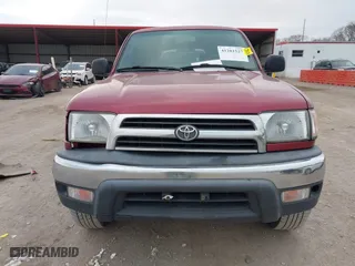 2000 Toyota 4Runner with VIN JT3GM84R5Y0062150, listed as a IAAI auction lot 41281527 with 204,705 mi miles. Bid and sale history available at carsss.com. Image 12.