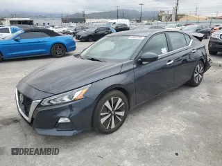 2022 Nissan Altima SV z VIN 1N4BL4DV7NN359231, wystawiony jako Copart lot #53833755 z przebiegiem 66 238 mil mil oraz Szkoda całkowita • Salvage title. Historia ofert i sprzedaży dostępna na DreamBid. Obrazek 1.