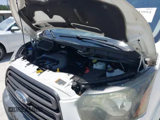 2015 Ford Transit Cargo z VIN 1FTNE1YM9FKA16926, wystawiony jako IAAI lot #42493994 z przebiegiem 218 427 mil mil oraz . Historia ofert i sprzedaży dostępna na DreamBid. Obrazek 10.