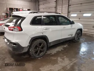 2017 Jeep Cherokee Latitude z VIN 1C4PJMCB5HW509073, wystawiony jako IAAI lot #41563435 z przebiegiem 108 737 mil mil oraz . Historia ofert i sprzedaży dostępna na DreamBid. Obrazek 4.