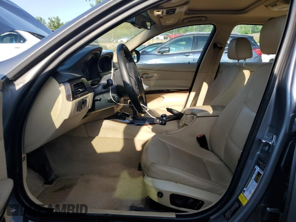 2009 BMW 3 Series 328i xDrive with VIN WBAPK53519A511752, listed as a Copart auction lot 60935025 with 129,307 mi miles and Salvage title. Bid and sale history available at DreamBid. Image 7.