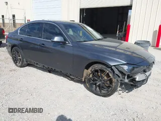 2015 BMW 3 Series 328i xDrive z VIN WBA3B5C53FF960525, wystawiony jako IAAI lot #41770738 z przebiegiem 194 943 mil mil oraz . Historia ofert i sprzedaży dostępna na DreamBid. Obrazek 1.