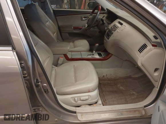 2007 Hyundai Azera SE with VIN KMHFC46F07A243229, listed as a IAAI auction lot 41261394 with 249,523 mi miles and . Bid and sale history available at DreamBid. Image 5.