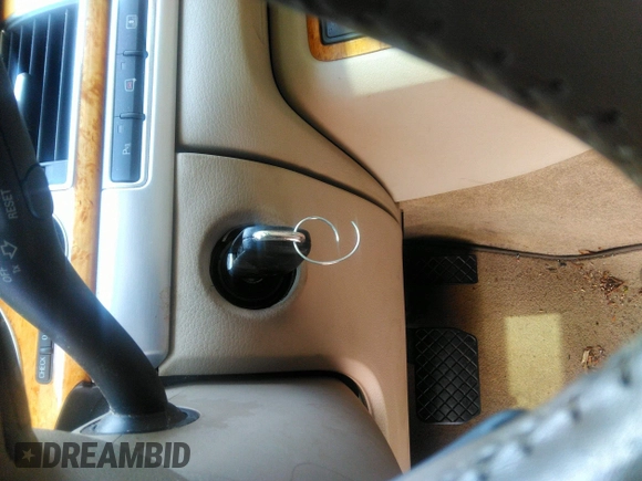 2009 Audi A8 z VIN WAULV94E29N005772, wystawiony jako IAAI lot #42266720 z przebiegiem 102 014 mil mil oraz . Historia ofert i sprzedaży dostępna na DreamBid. Obrazek 11.