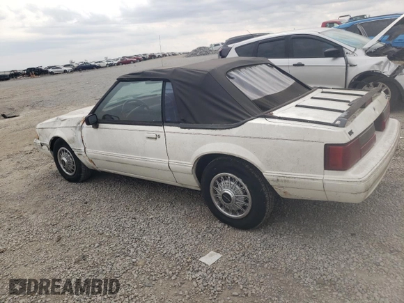 1993 Ford Mustang z VIN 1FACP44M1PF202775, wystawiony jako Copart lot #49049695 z przebiegiem 7 901 mil mil oraz Czysty tytuł • Clean title. Historia ofert i sprzedaży dostępna na DreamBid. Obrazek 2.