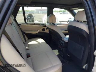 2013 BMW X5 xDrive50i z VIN 5UXZV8C54D0C15421, wystawiony jako IAAI lot #42298535 z przebiegiem 118 890 mil mil oraz . Historia ofert i sprzedaży dostępna na DreamBid. Obrazek 8.