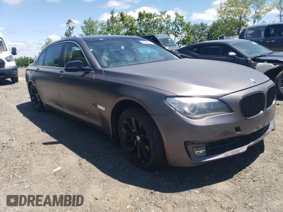 2013 BMW 7 Series 740Li xDrive z VIN WBAYF4C55DDE23588, wystawiony jako Copart lot #57968395 z przebiegiem 53 166 mil mil oraz Szkoda całkowita • Salvage title. Historia ofert i sprzedaży dostępna na DreamBid. Obrazek 4.